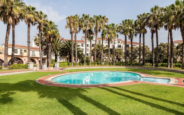 Island Club Hotel & Apartments