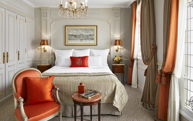 Отель Plaza Athenee