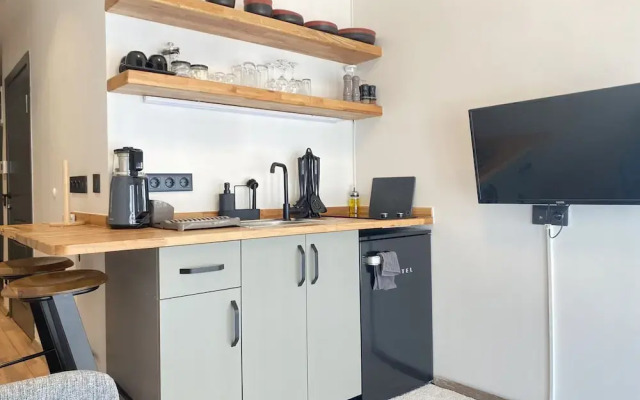 Cozy Flat W French Balcony 5 Min To Istiklal Ave