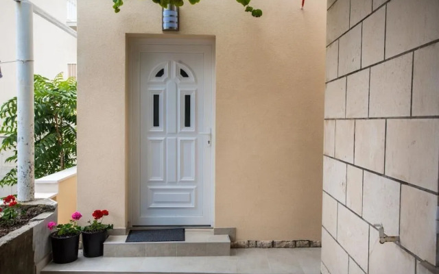 Serious Job Apartment