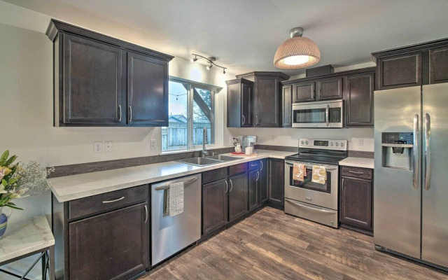 Enumclaw Home - 60 Mi to Mount Rainier!