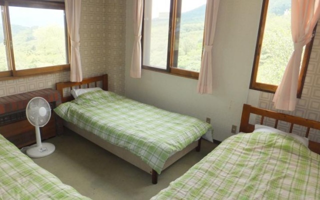 Rental Lodge WHITE RABBIT Madarao kogen Cottage ALICE – Guest Rooms – Iiyama