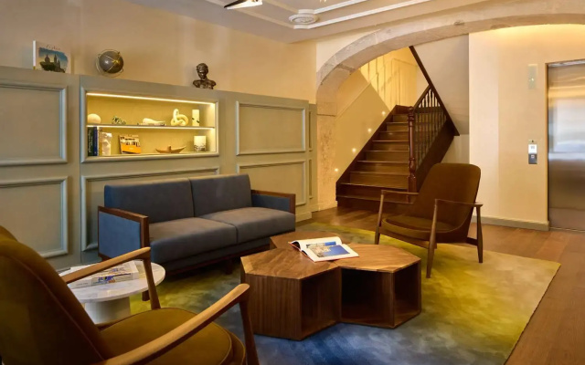 DUO  Lisbon, Curio Collection by Hilton