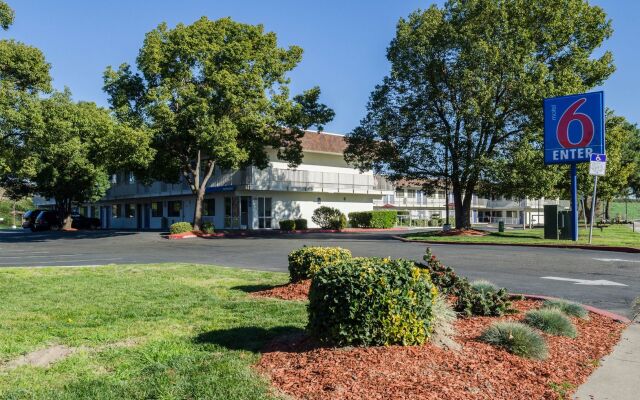 Super 8 by Wyndham Turlock