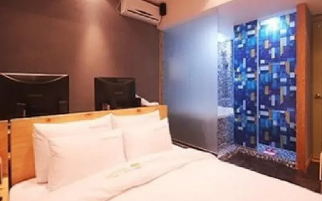 Hotel Cinema Gumi