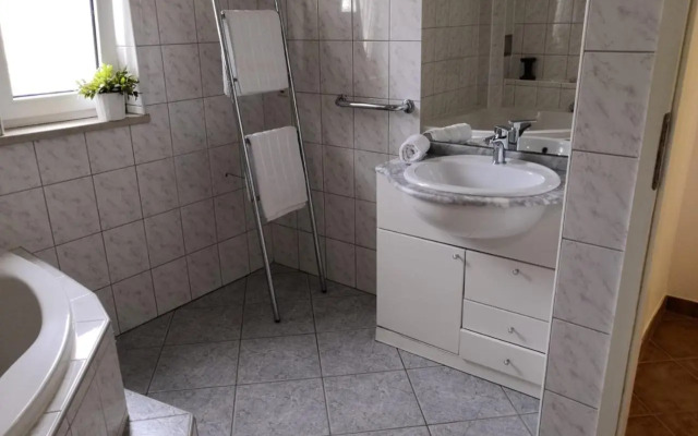 A & A Luxury Guest House