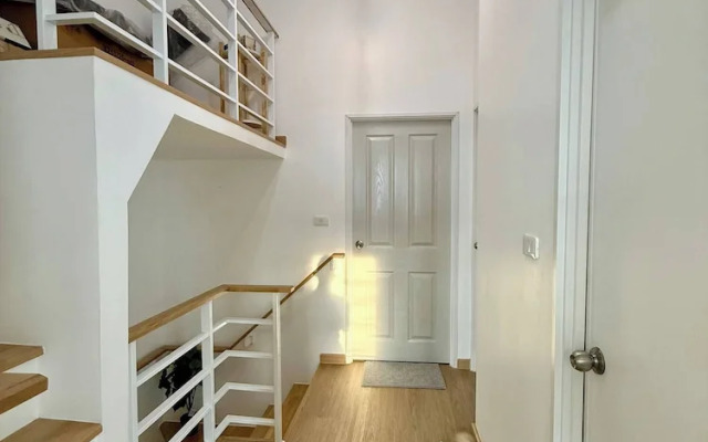 Minimalist Townhome Stay