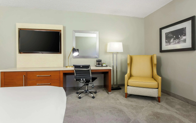 DoubleTree by Hilton Austin - University Area
