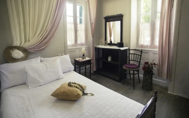 House 1910 by Zante Plaza