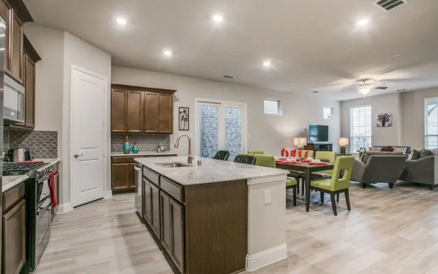 Beautiful furnished 3 bedroom Allen Home