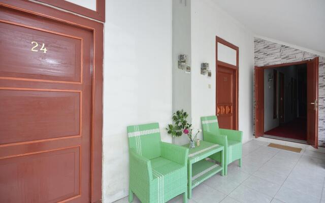 OYO 1303 Golden Inn 2