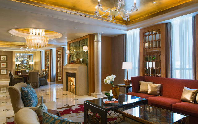 Renaissance Shanghai Pudong Hotel - Image 2