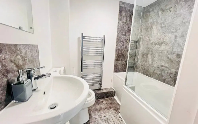 Tanzanite Apartment in Cambridge