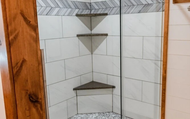 Bigfoots Retreat 2 Bedroom Chalet by RedAwning