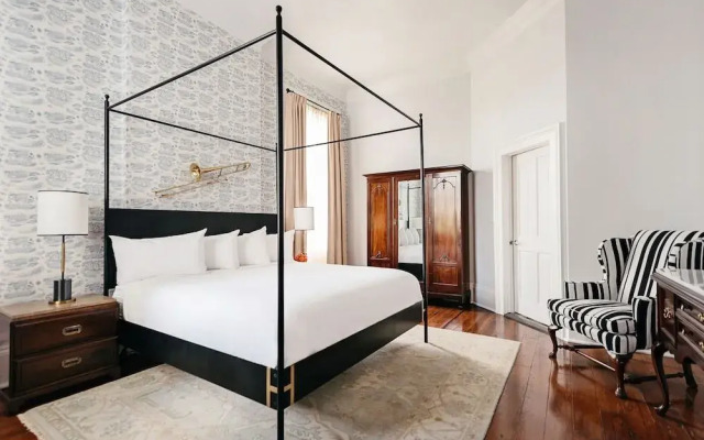 Henry Howard Hotel