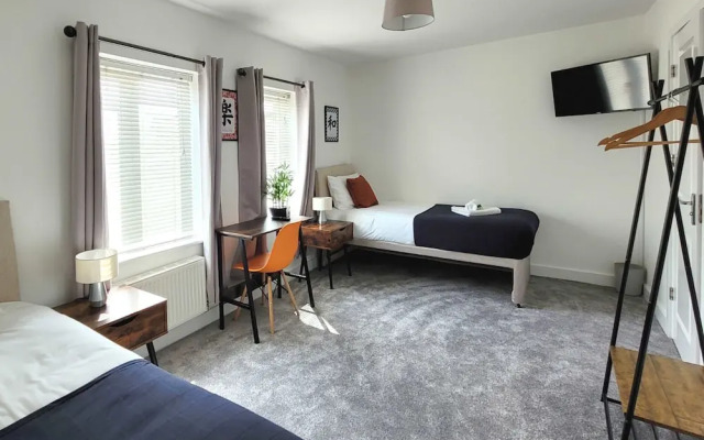 Last Minute Deals 4BR House of Four Chimneys