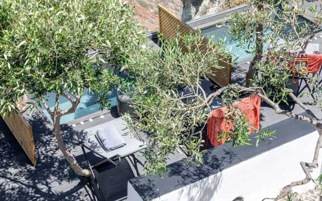 Pearl of Caldera Oia Boutique Hotel