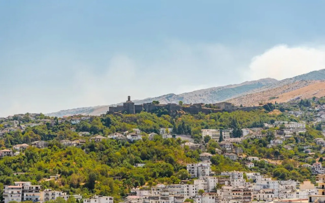 Hillside Apartment Gjirokast r 2