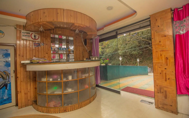 OYO 27898 Hotel Isita International