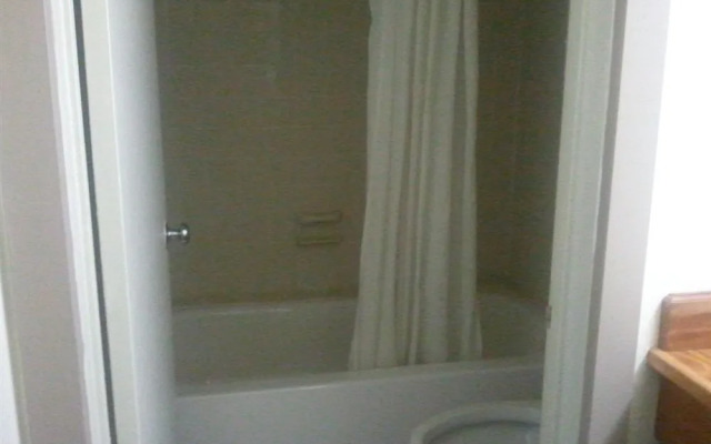 Quarterpath Inn & Suites