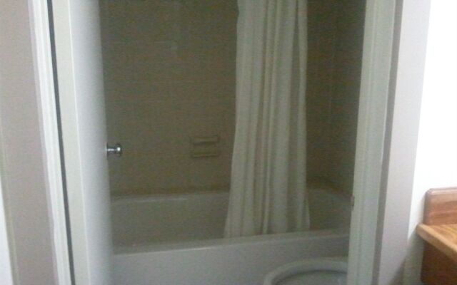 Quarterpath Inn & Suites