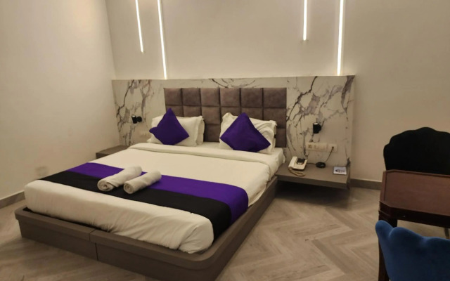 Square 9 Inn