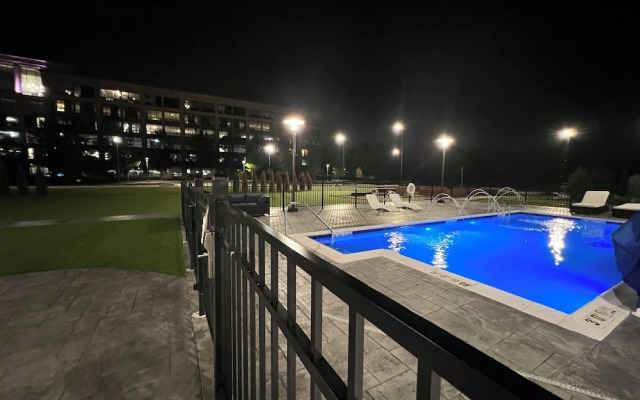 Holiday Inn Express & Suites Chicago Schaumburg by IHG