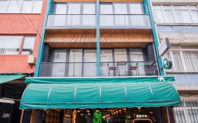 Elephant In The Room Hotel