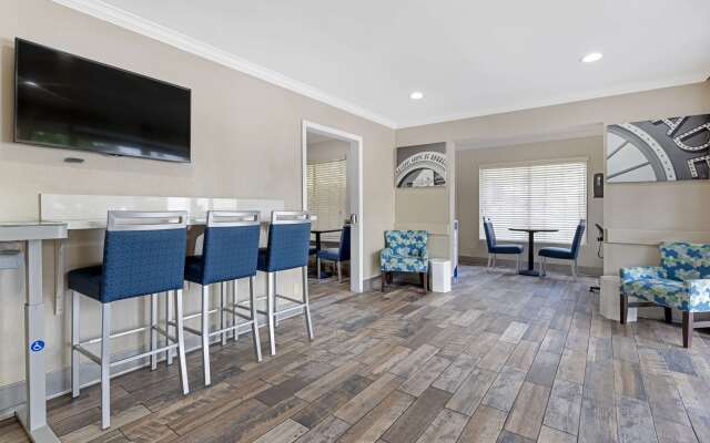 Best Western Courtesy Inn Hotel - Anaheim Resort at the Park