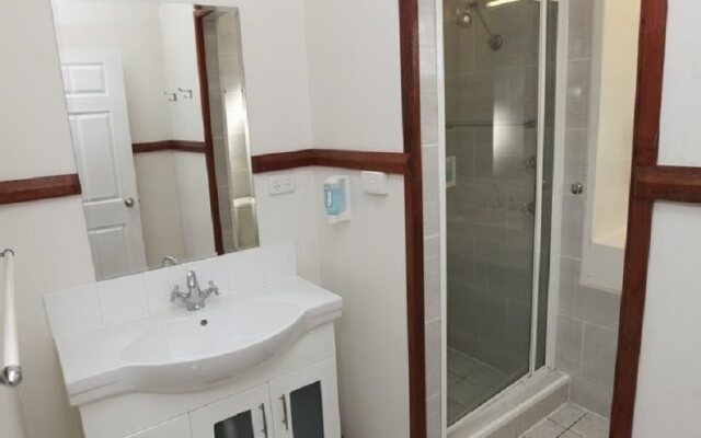 Across Country Motel and Serviced Apartments