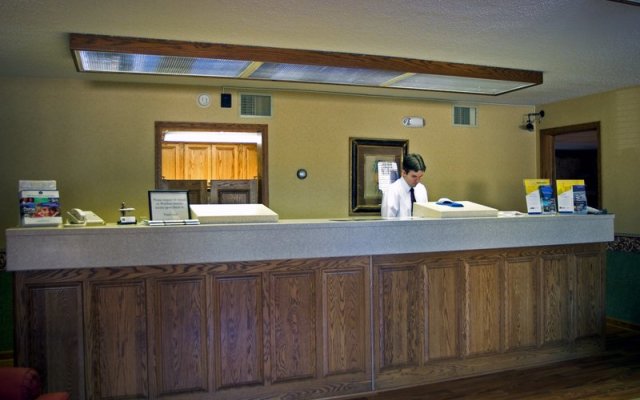 Econo Lodge Inn & Suites Salina