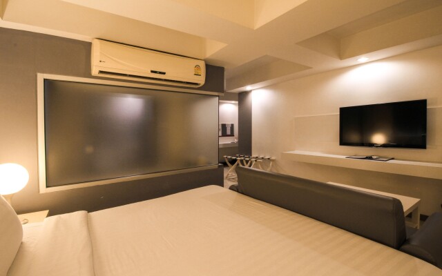 Myhotel CMYK Ratchada