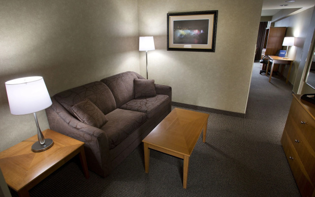 Oakes Hotel Overlooking the Falls