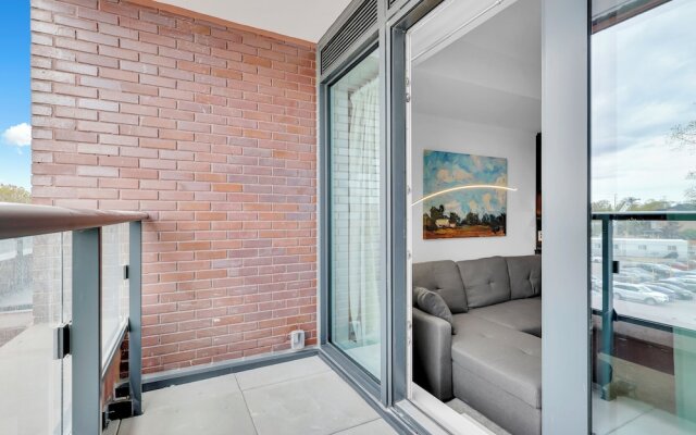 Modern suite steps to port credit Go