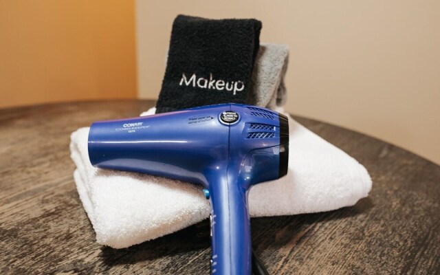 Onsite Gym Pool Fast Wifi More