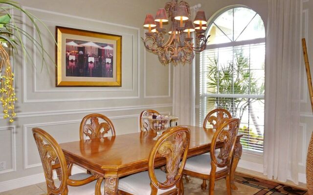 Large Waterfront Home With All-day sun on Pool