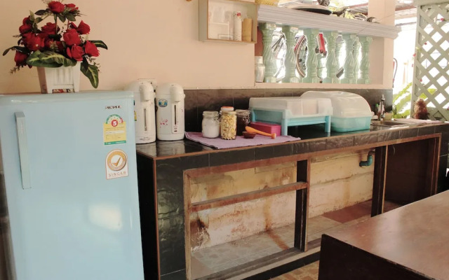 Baanklong Amphawa Homestay