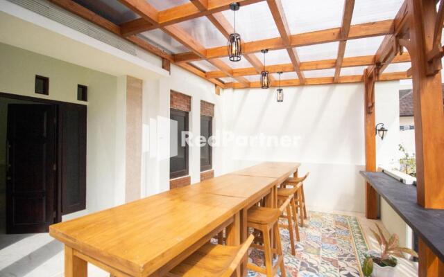 Balmoral House Redpartner Near Ambarukmo Plaza Mall Yogyakarta