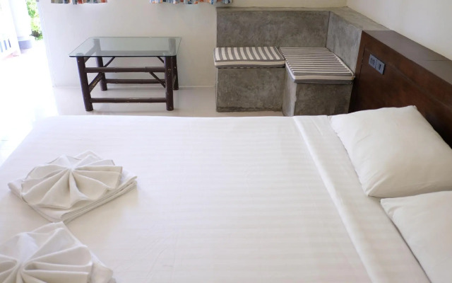 Suksompong Resort