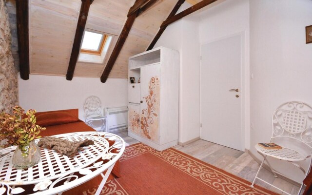 Nice Home in Podstrana with Hot Tub, WiFi & 4 Bedrooms