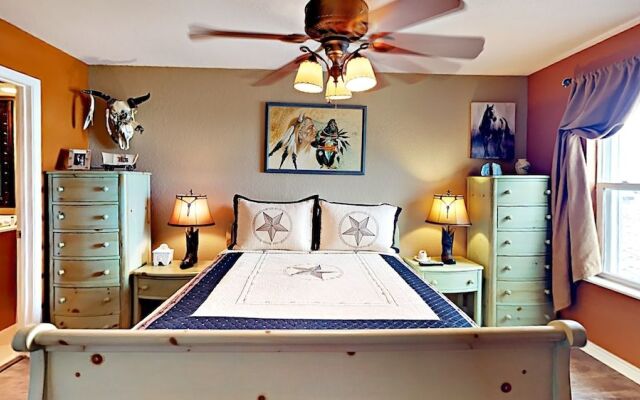 Selleck Condo by RedAwning