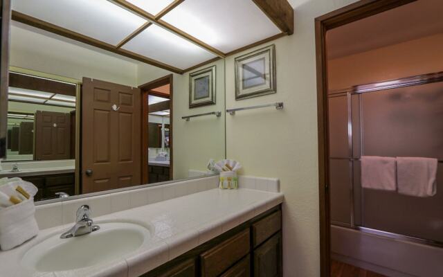 Aspen Creek #306 1 Bedroom Condo by RedAwning