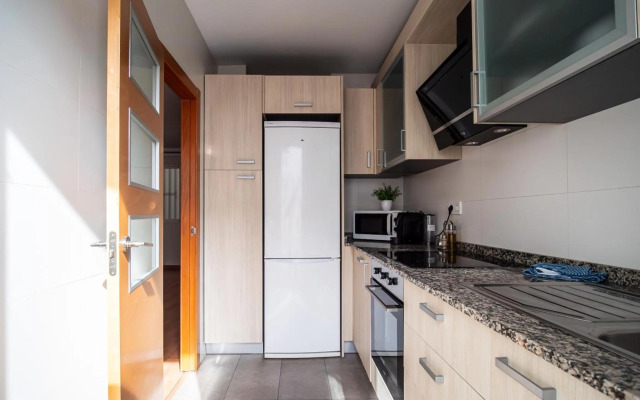 FAMILY FLAT CLOSE to the CENTER