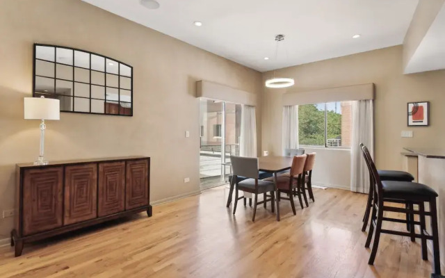 Family-Friendly South Loop Escape by RedAwning