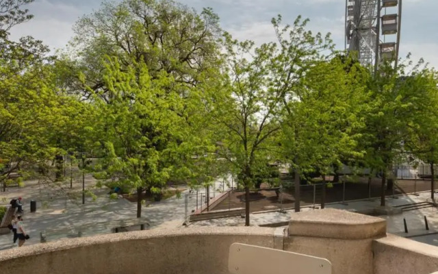 SUPER CENTRAL 2BR-2BT with Balcony&View&Sauna&Jacuzzi