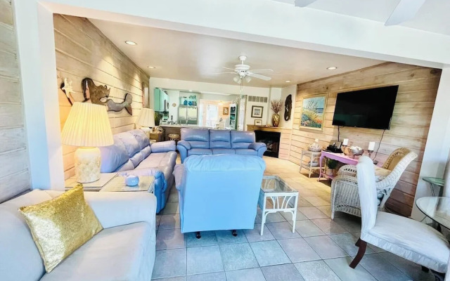 SEA Strand Court 3 #22