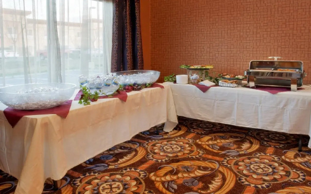 Holiday Inn Express & Suites Sacramento NE Cal Expo by IHG