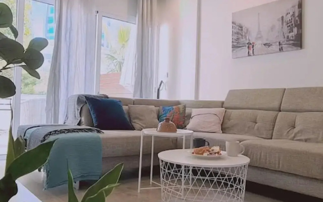 29 LIM - Downtown Retreat