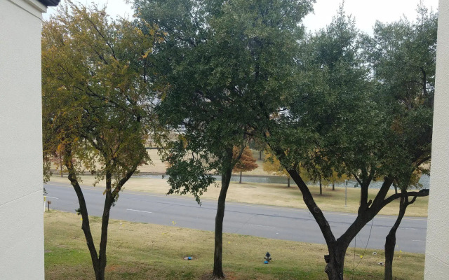 Holiday Inn Irving Las Colinas by IHG