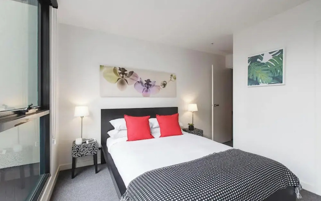 2 bed Apartment in Trendy Collingwood